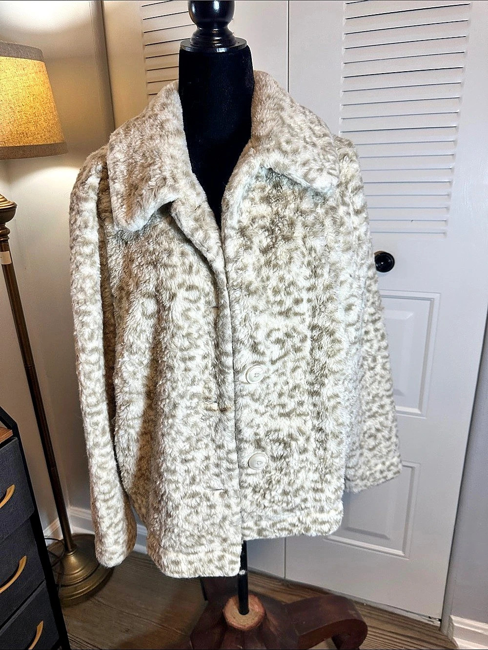 Z SUPPLY Animal Print Teddy Jacket in Cream Large